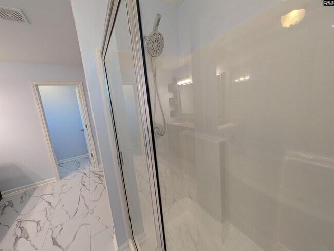 Building Photo - 13 Lillie Ln