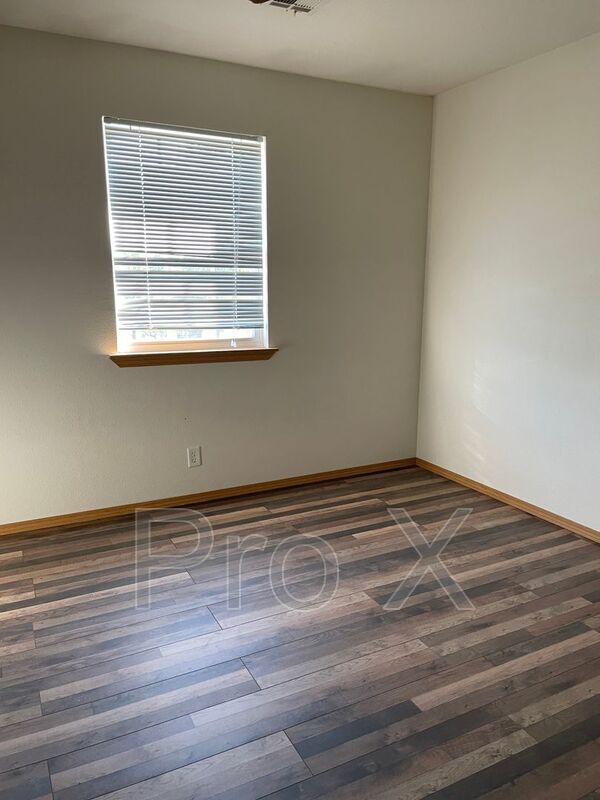 Building Photo - 4545 E Zora St