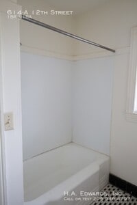 Building Photo - 614 12th St