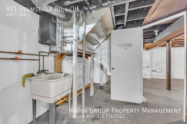 Building Photo - 921 Helmsdale Rd