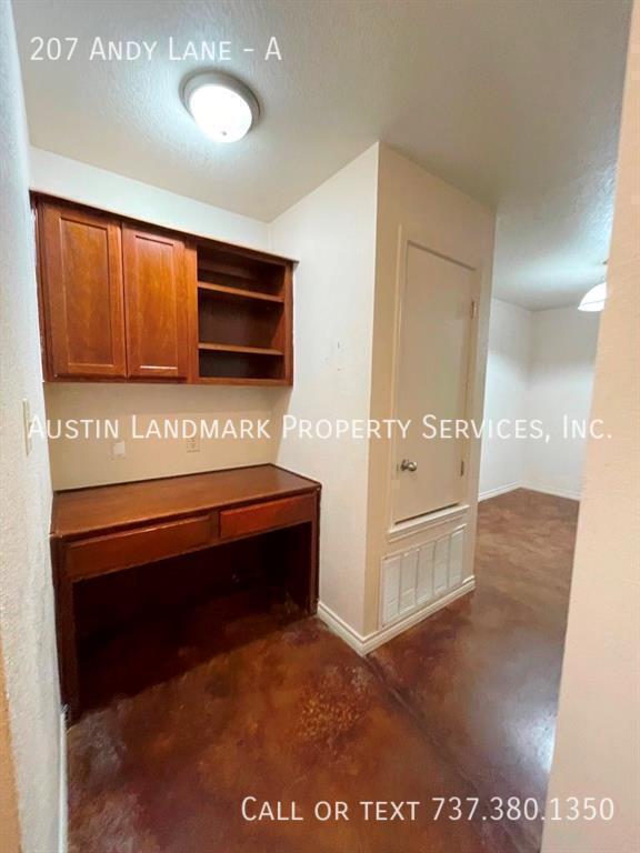Building Photo - 207 Andy Ln