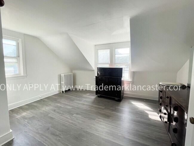 Building Photo - 763 Manor St