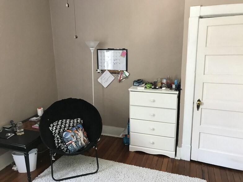 Occupied Back Bedroom Sitting Area - 1217 Java Pl
