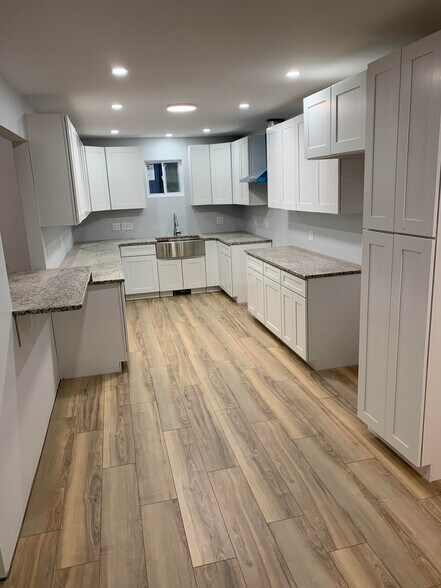 Building Photo - 905 Ardmore Dr