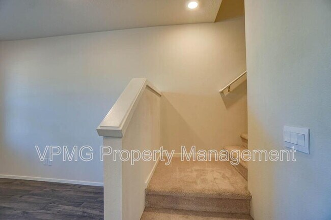 Building Photo - 2620 NE 117th Pl