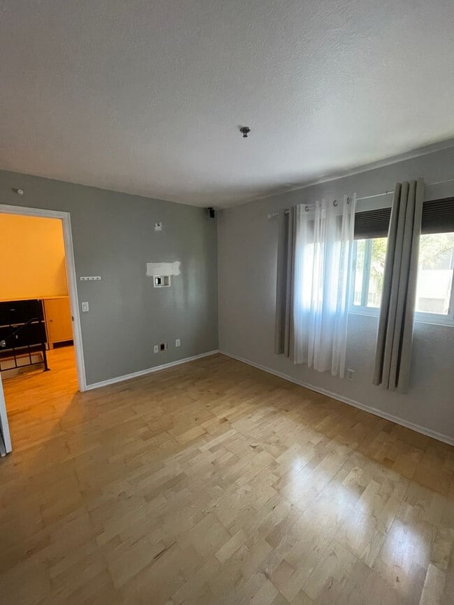 Building Photo - 2 Bed / 2.5 Bath Condo in La Mesa