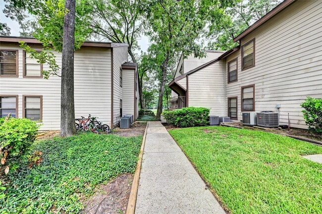 Building Photo - 12900 Walden Rd
