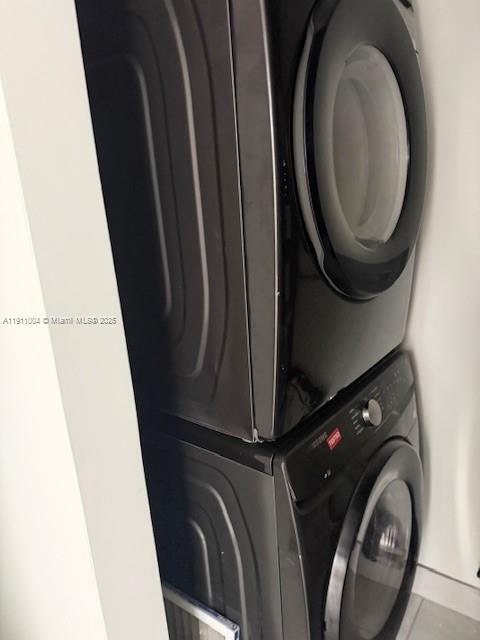 Building Photo - 640 SW 11th Ave