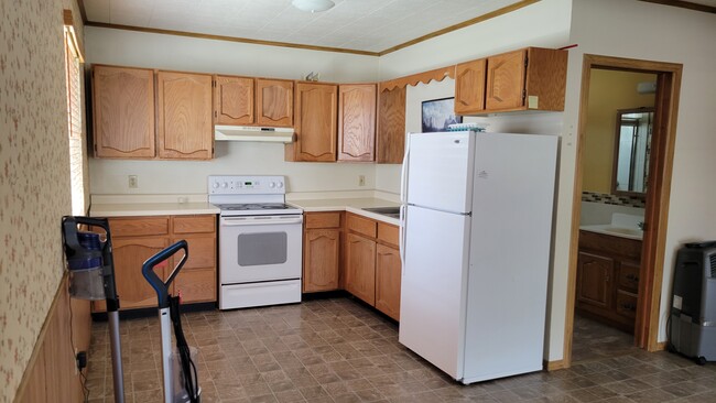 Open Kitchen area - 3688 S Buckeroo Cir