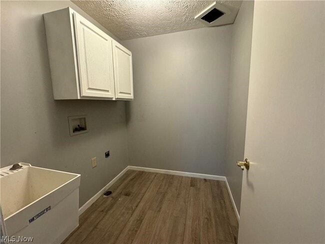 Building Photo - 242 Ravenshollow Dr