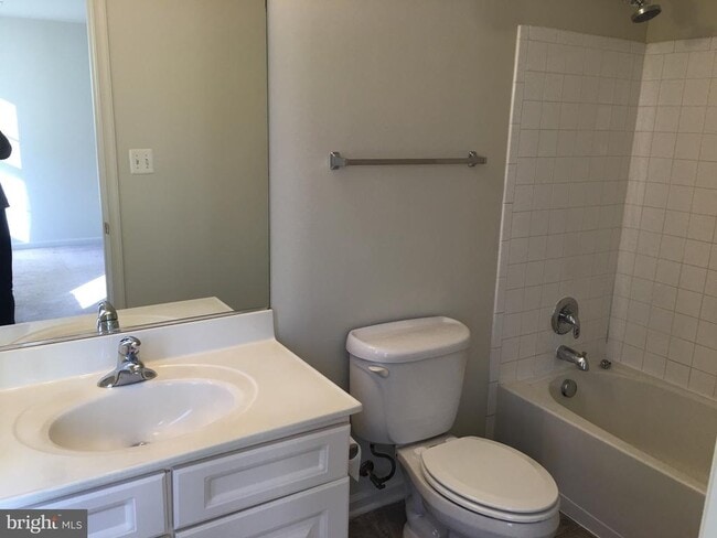 Building Photo - 610 Pendleton Ln