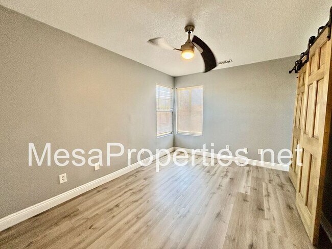 Building Photo - 13871 Oakmont Dr