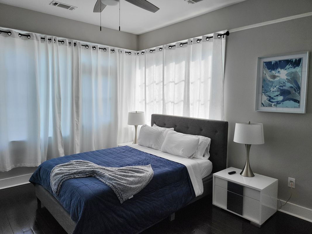 Building Photo - 434 S Cortez St