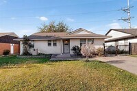 Building Photo - 4429 Oleander Trail