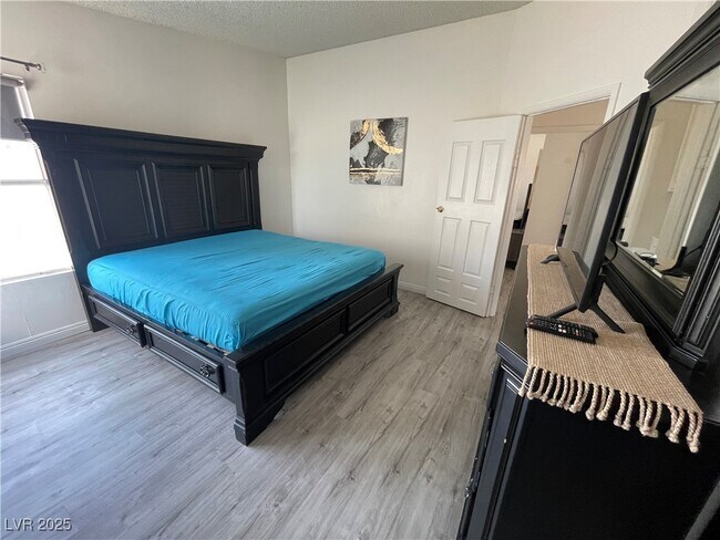 Building Photo - 5005 Celebrity Cir