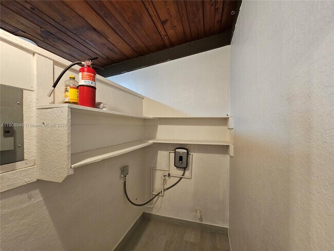 Building Photo - 227 SE 1st St