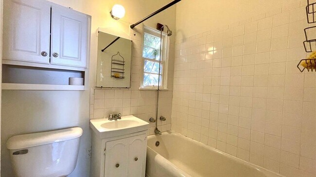 Building Photo - 364 Cliff Dr