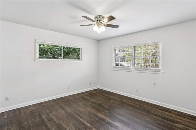 Building Photo - 2581 Sharondale Dr NE