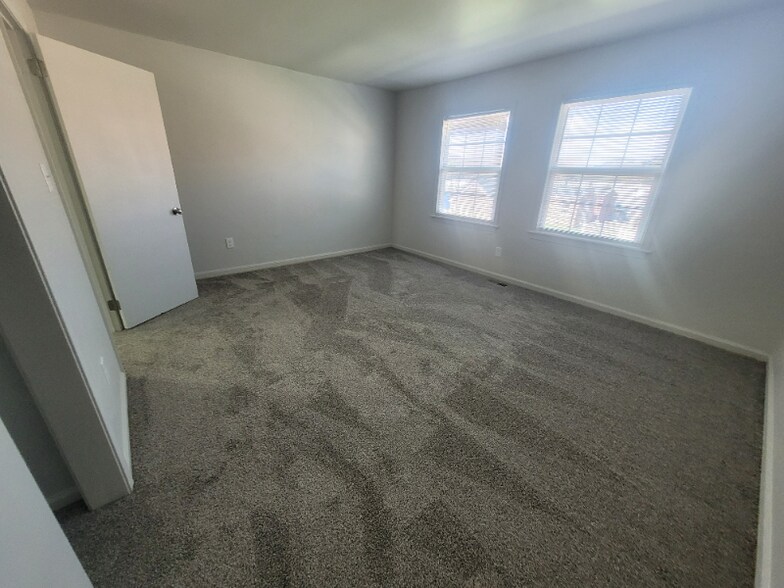 Building Photo - 2 Bainbridge Ave