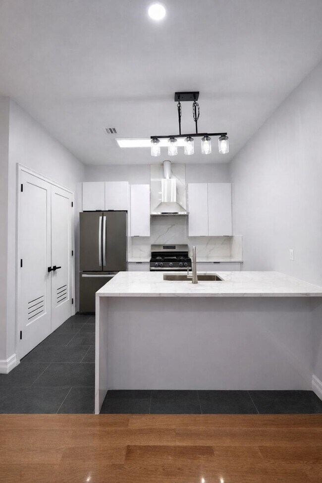 Building Photo - 116 36th St