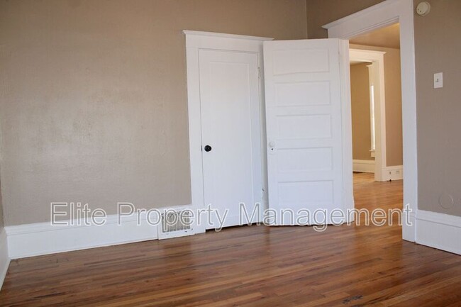 Building Photo - 322 W Routt Ave