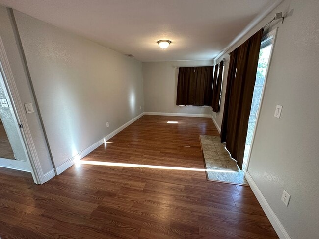 Building Photo - 204 Emerson Ave