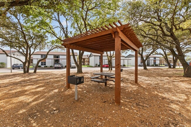 Building Photo - 1301 W Hwy 287 Byp