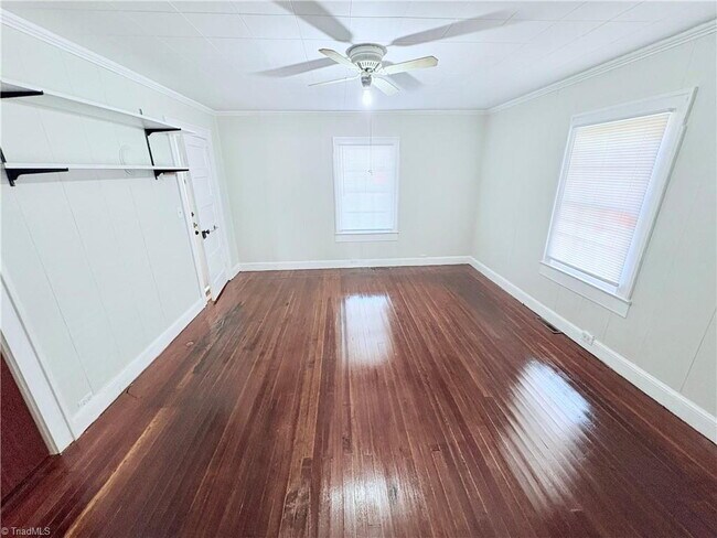 Building Photo - Updated 2 bedroom with beautiful Hardwood Floors!