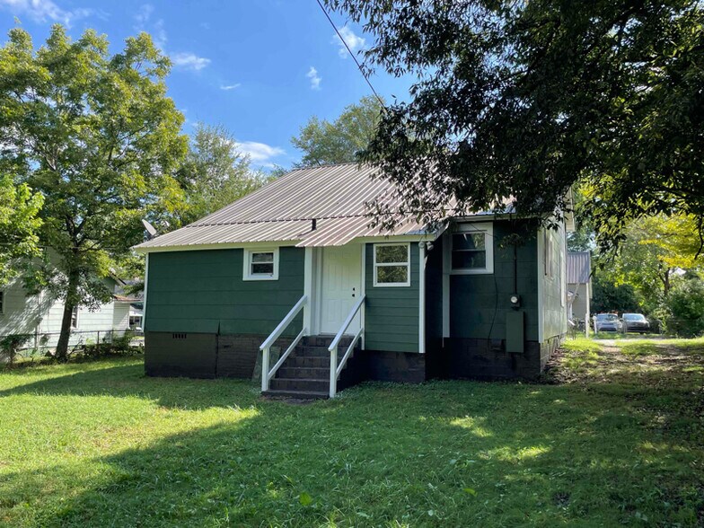 Building Photo - 22 Pelzer St