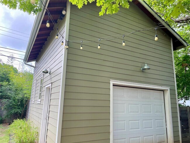 Building Photo - 4709 Sinclair Ave