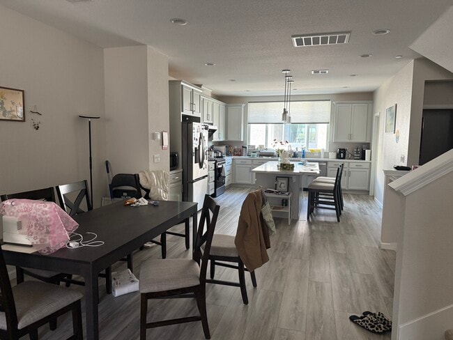 Building Photo - 5515 Holly Bay Ave