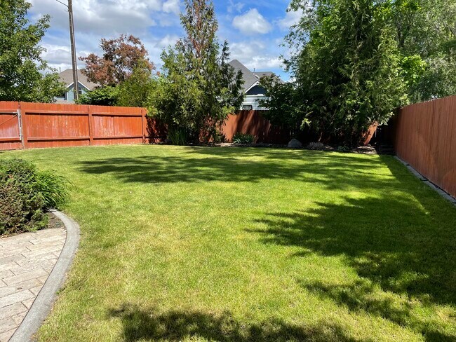 Building Photo - 740 E Opal Ct