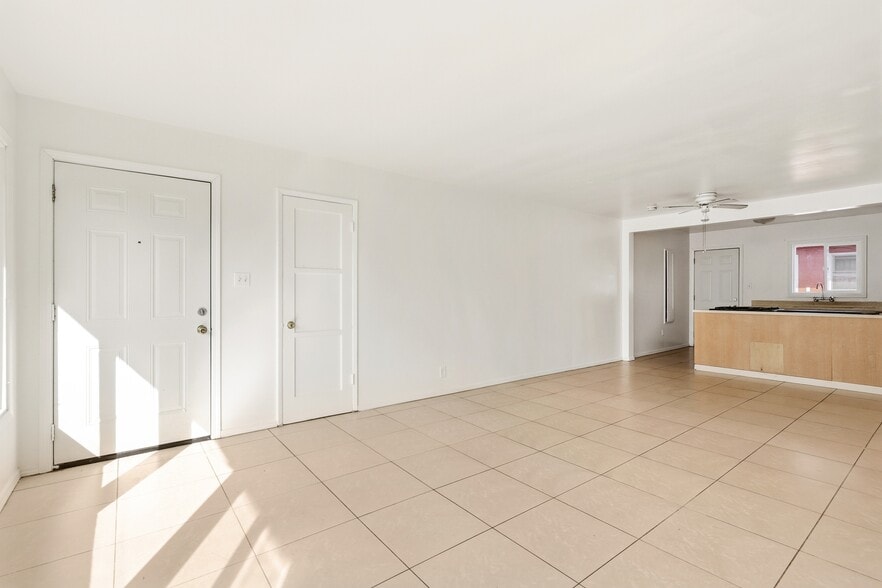 Building Photo - 1405 S Broadway