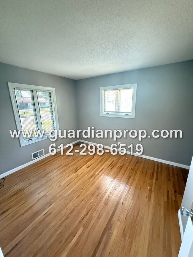 Building Photo - Cottage Grove House Available Now, Lower F...