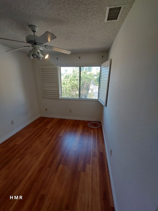 Building Photo - 3 bedrooms 3 baths in San Dimas Glenwood T...