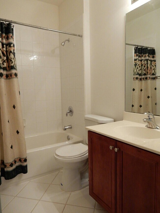 Building Photo - 660 Amador Ln