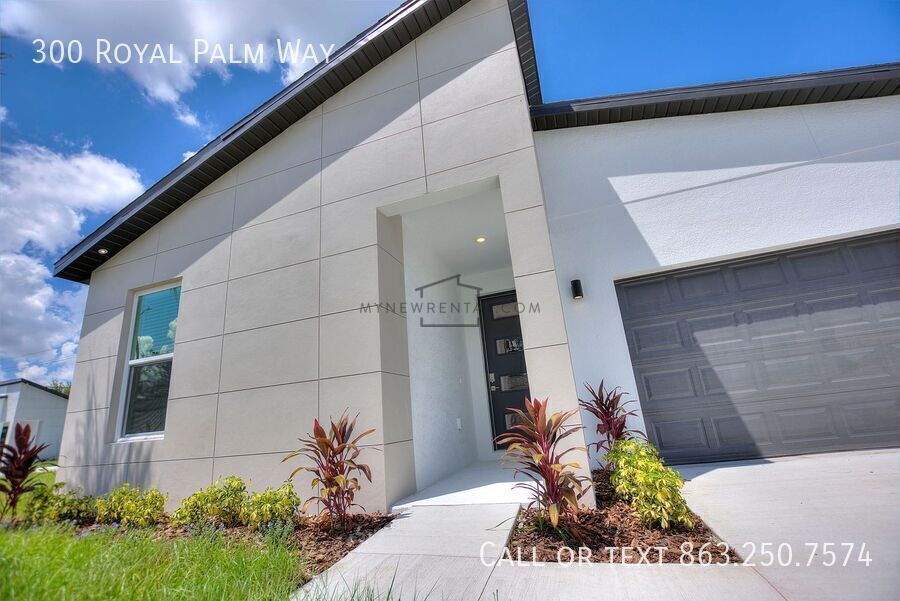 Building Photo - 300 Royal Palm Wy