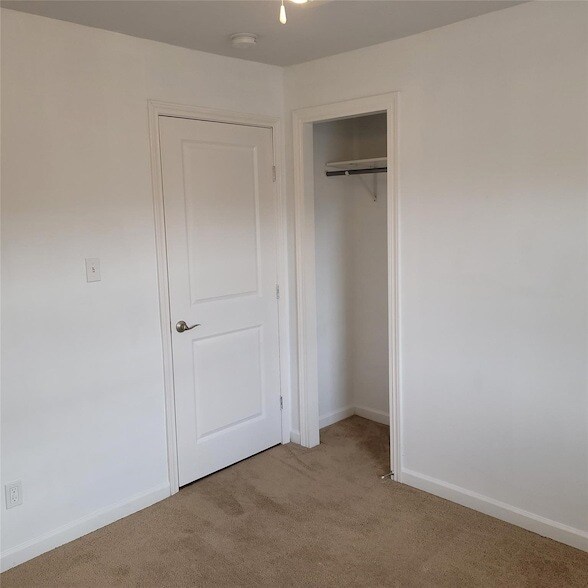 Building Photo - 5103 Willow Glen Dr