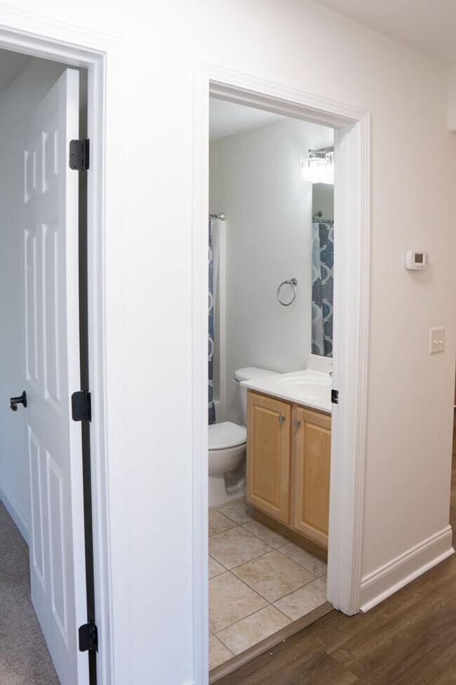 Building Photo - Three Bedroom Home in Hearthstone Lakes Co...