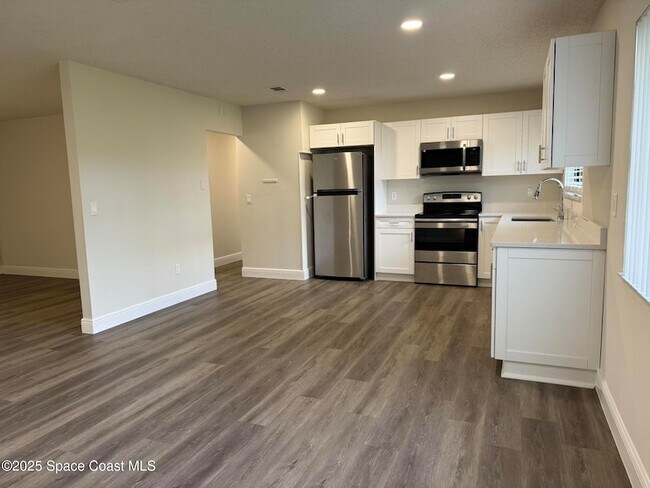 Building Photo - 889 Lamplighter Dr NW