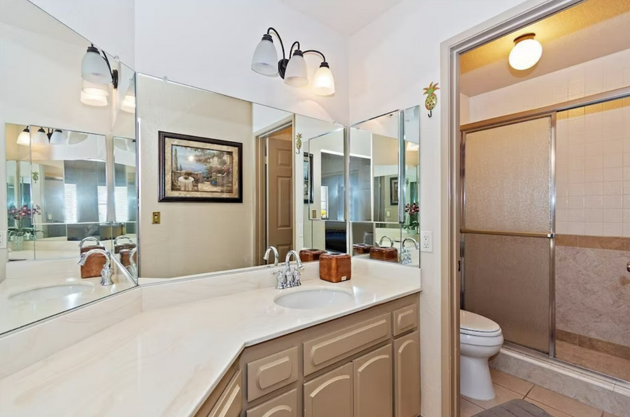 Primary suite bathroom. - 46375 Ryway Pl