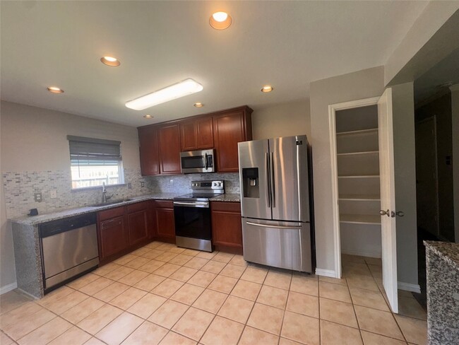 Building Photo - 5925 McKaskle Dr