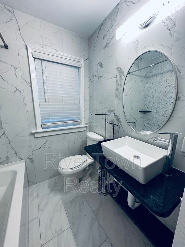 Building Photo - 3205 Choctaw Ave