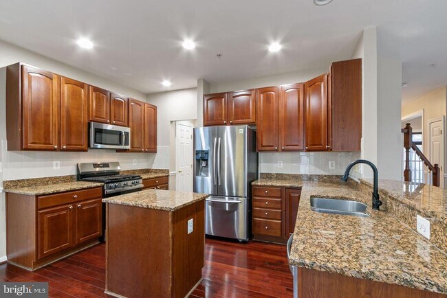 Building Photo - 23209 Robin Song Dr