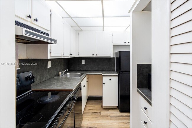 Building Photo - 10500 SW 108th Ave