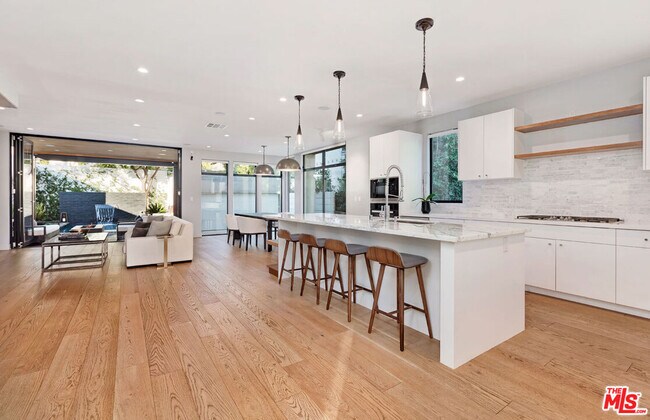 Building Photo - 8925 Dorrington Ave