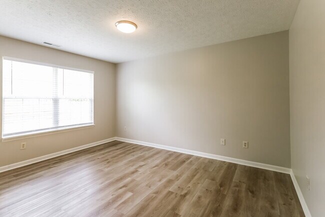 Building Photo - 1352 E McClarnon Dr