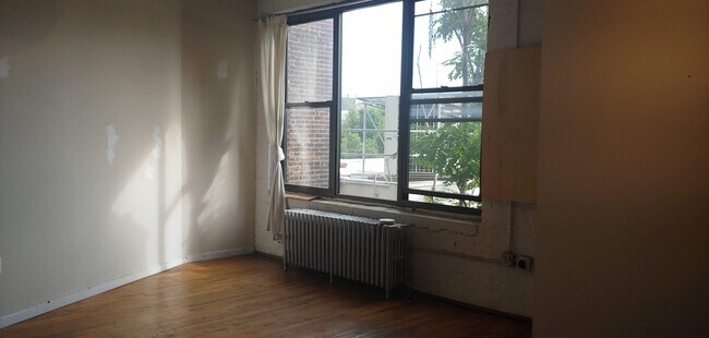 Primary Photo - 132 N 5th St