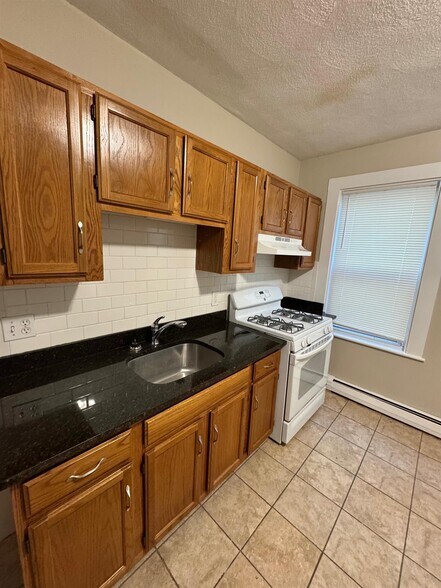 Building Photo - 97 Marion St