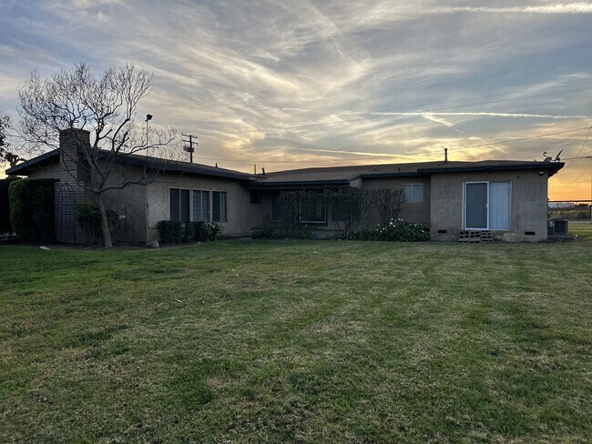 Building Photo - 13051 Baker Ave